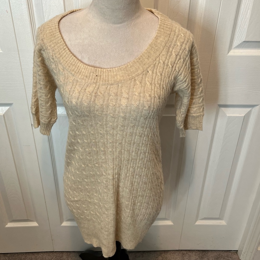 BCBG size M Wool Blend Women's Cream Cable Knit Sweater